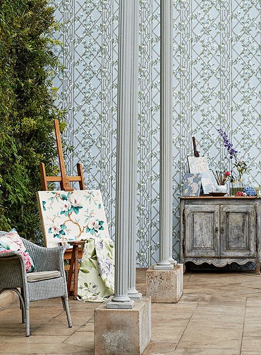 Обои Zoffany Woodville Papers Jasmine Lattice Sky 311332 фото в интерьере Обои Zoffany Woodville Papers Jasmine Lattice Sky 311332 фото в интерьере